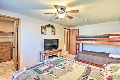 Homely Pet-friendly Abode, 3 Mi To Skiing!