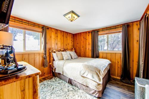 Black Raven Cabin