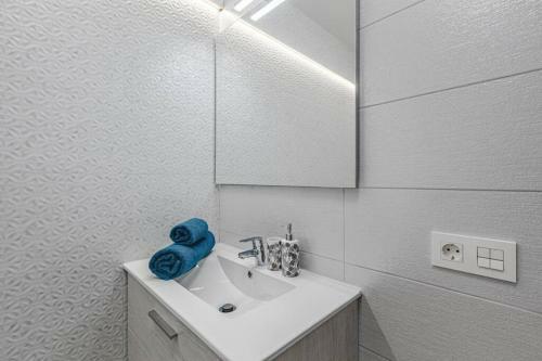 Tenerife Royal Gardens One Bedroom Apartment