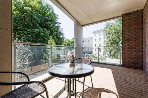 Central Apartments, Quiet With Free Parking And Ac.