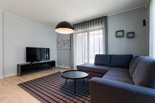 Central Apartments, Quiet With Free Parking And Ac.