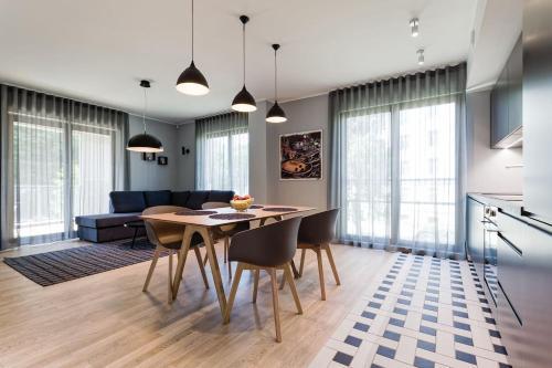 Central Apartments, Quiet With Free Parking And Ac.