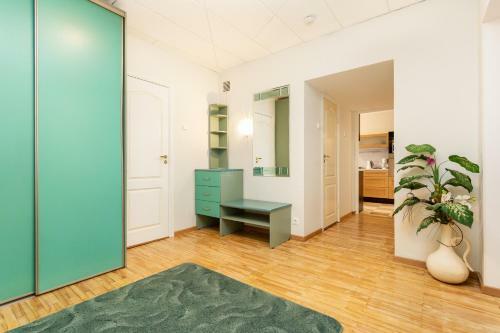 3 Room Central Apartment 90m2 Free Parking