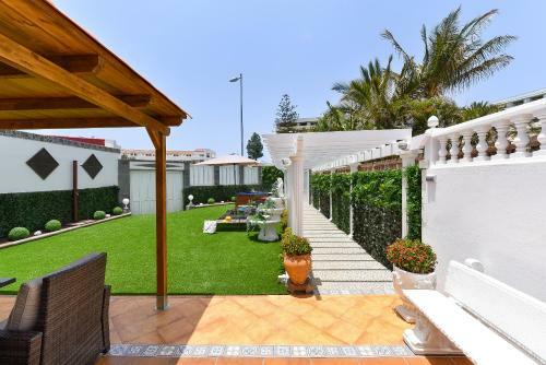 Jacuzzi & Garden Bungalow