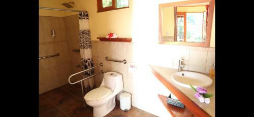 Bed & Breakfast La Ceiba Tree Lodge