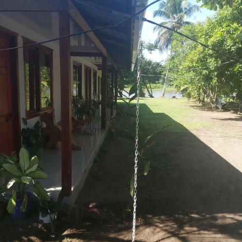 Posada Caba�as Daneysha Tortuguero