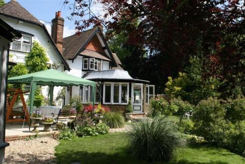 Hostal West Lodge Hotel