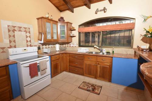 New! 600 Steps From Junquillal Beach - Casa Mariposa Unit 1