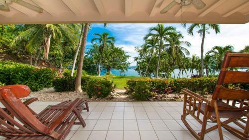 2-bedroom Beachfront Condo With Pool