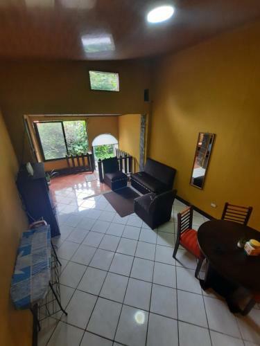 Manuel Antonio Confort Casa Chileno
