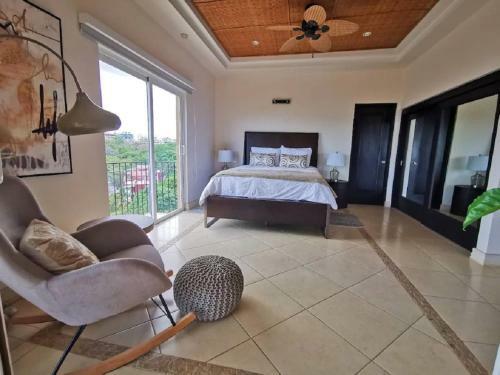 New Remodeled Penthouse With Breathtaking Views Bocaraca