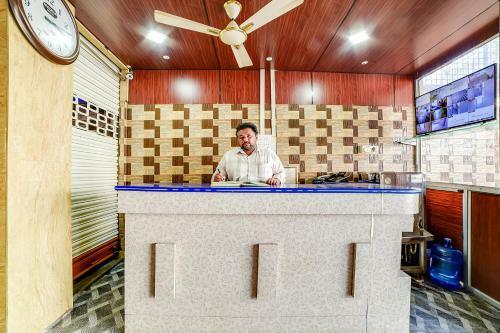 Hotel Oyo 65103 Hashmi Residency