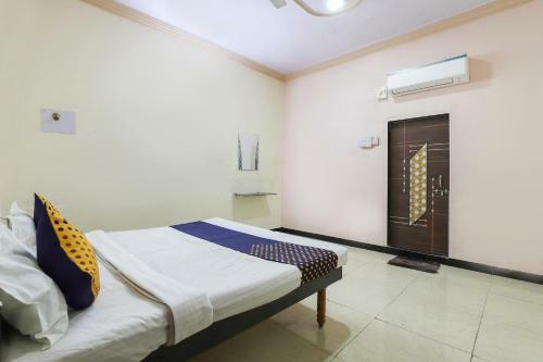 Spot On 67044 Hotel Kuber Guest House