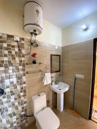 Apartamento Hillside Hideaway - 2bhk Private Unit With Wifi