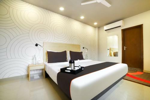 Hotel Collection O 39643 Chandan Hola Rd