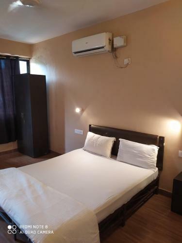 Hostal Amoura Beach Holidays Baga