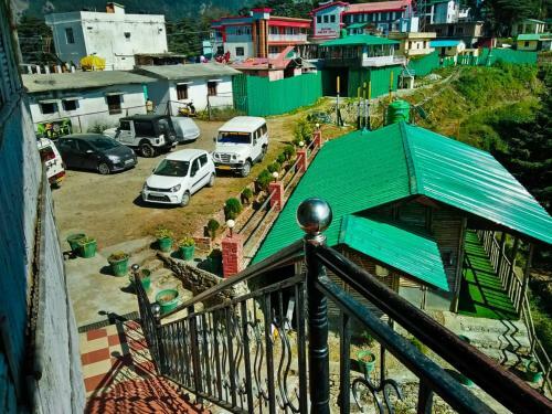 Hotel Dhanaulti Jungle Resort