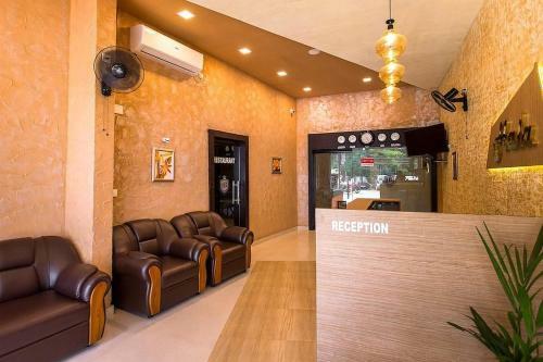 Fabhotel Hala Residency