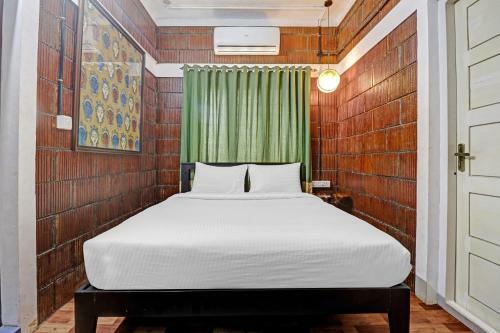 Hotel Oyo 84893 Oaks Inn