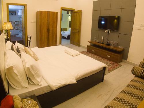 A Centrally Located Cozy, Comfortable Home