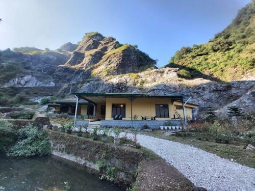 Hotel A Dogs Story, Mussoorie
