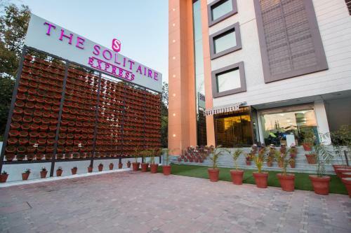 Hotel The Solitaire Express