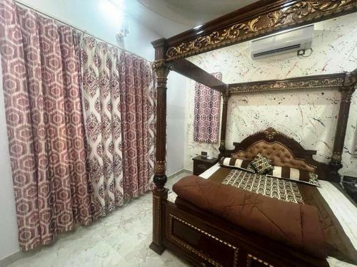 Lodge Yt Mansion