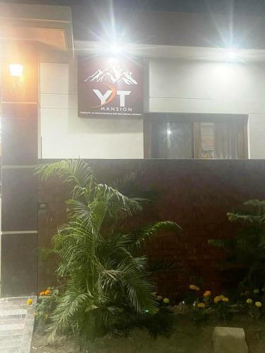 Lodge Yt Mansion