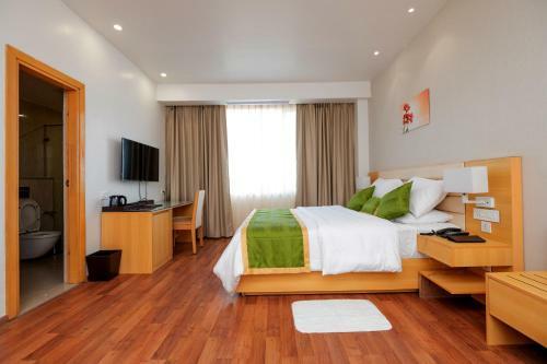 Hotel Pushkara Sarovar Portico