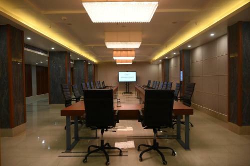 Hotel Pushkara Sarovar Portico