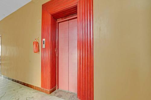 Oyo 85329 Hotel Vasee Residency