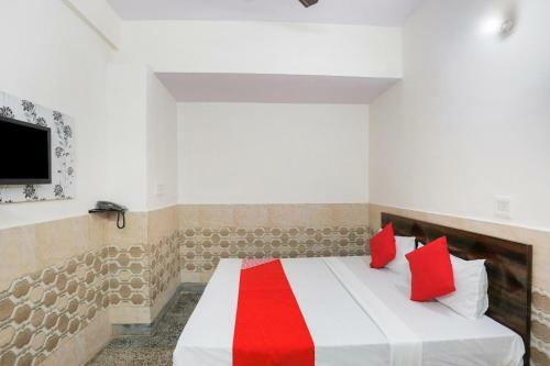 Oyo 81667 Hotel Mahak