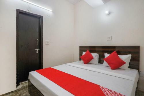 Oyo 81667 Hotel Mahak