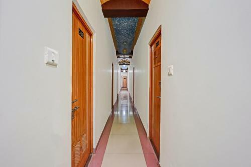 Oyo Flagship 85627 Hotel Radhe