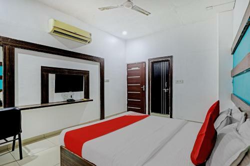 Oyo 81170 Hotel Sky Inn
