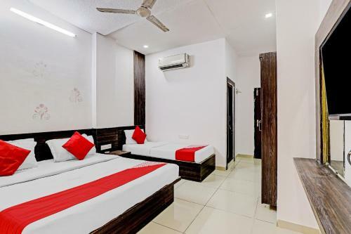 Oyo 81170 Hotel Sky Inn
