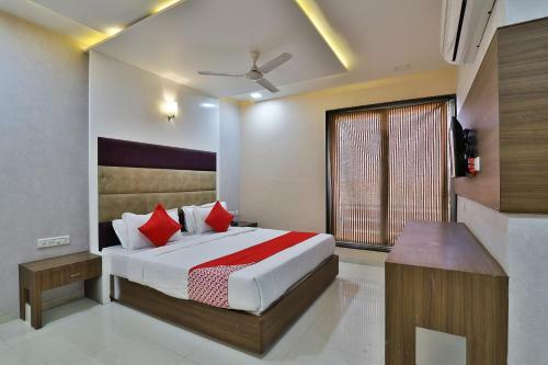 Oyo 35982 Hotel Blue Rock