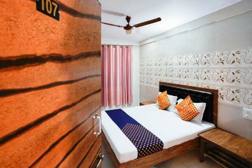 Hotel Vaccinated Staff- Oyo 74977 Dipesh Lodge
