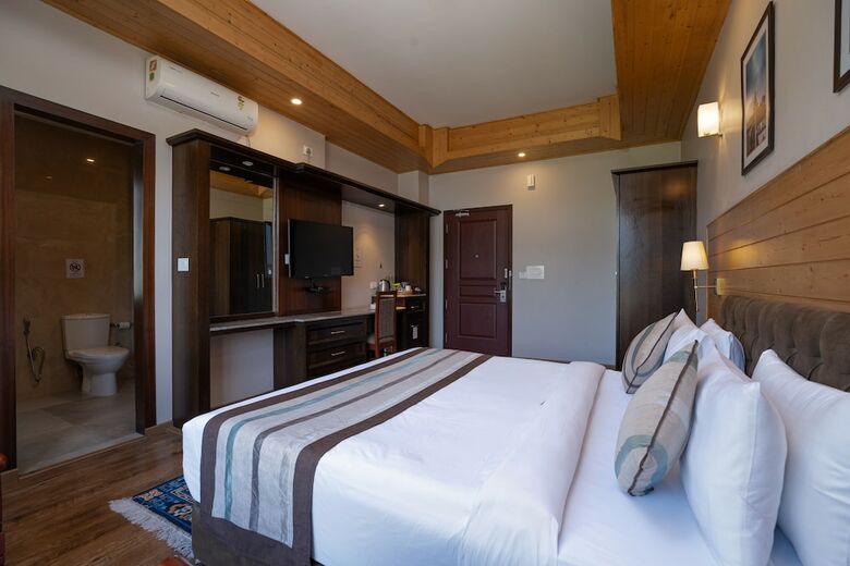 Hotel Alpine Abode Continental