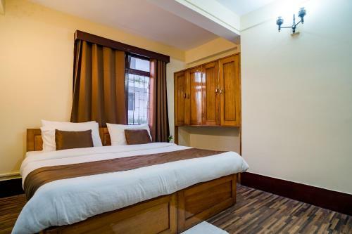 Hotel Magpie Mall Road Residency (Mg Marg)