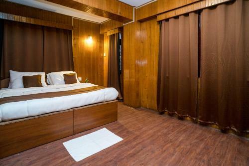 Hotel Magpie Mall Road Residency (Mg Marg)