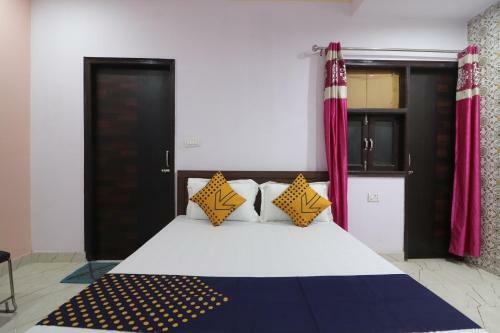 Red Rose Hotel