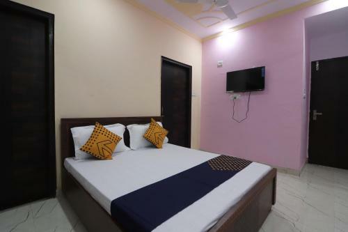 Red Rose Hotel