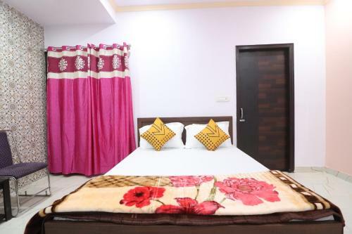 Red Rose Hotel