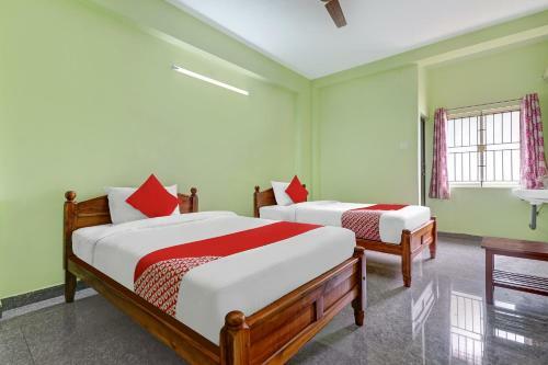 Oyo 81698 Hotel Gan Residency
