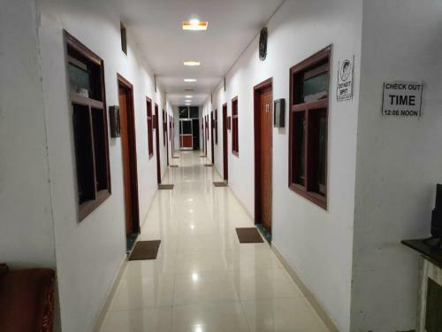 Staymaker Hotel White Stone