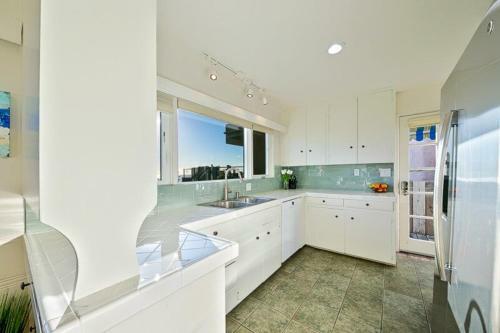 Charming Beach Cottage In Cardiff