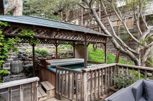 Cambria Treehouse