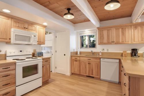 Timberline Cabin - Hot Tub Cabin