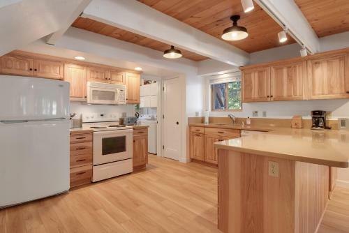 Timberline Cabin - Hot Tub Cabin